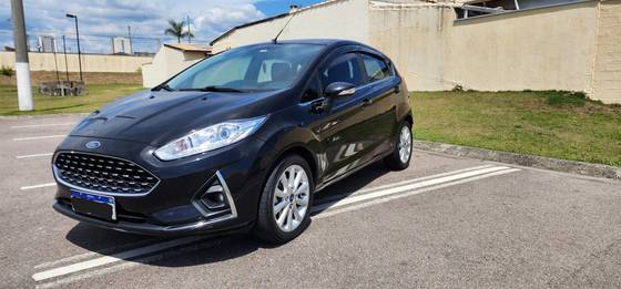 FORD FIESTA 1.6 TI-VCT FLEX TITANIUM POWERSHIFT FORD FIESTA 1.6 TI-VCT FLEX TITANIUM POWERSHIFT
